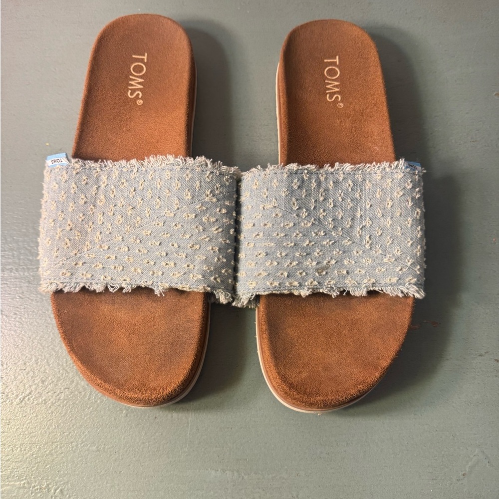 Tom’s slides woman’s size 8